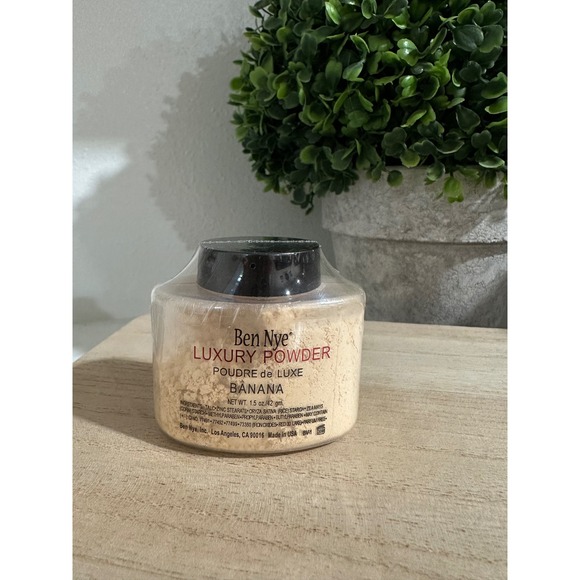 Ben Nye Luxury Powder Banana Setting Face Makeup Finishing‎ Powder 1.5 oz - Picture 1 of 2